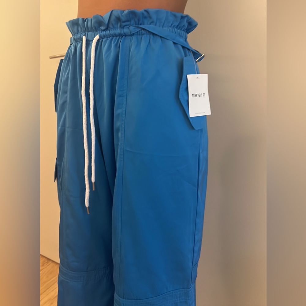 FOREVER 21 Blue Wide Leg Cargo Pants, Drawstring waist NWT Size S